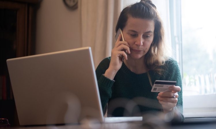 Furs ponovno svari pred prevaranti