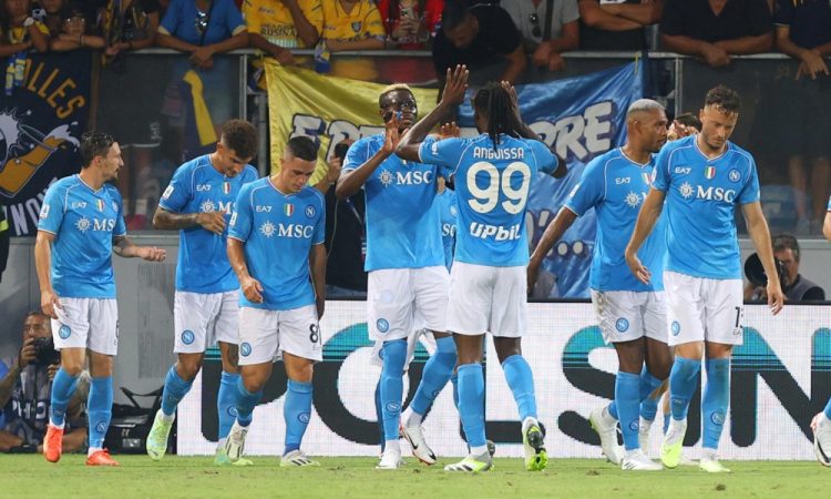 Napoli branjenje naslova začel z zmago