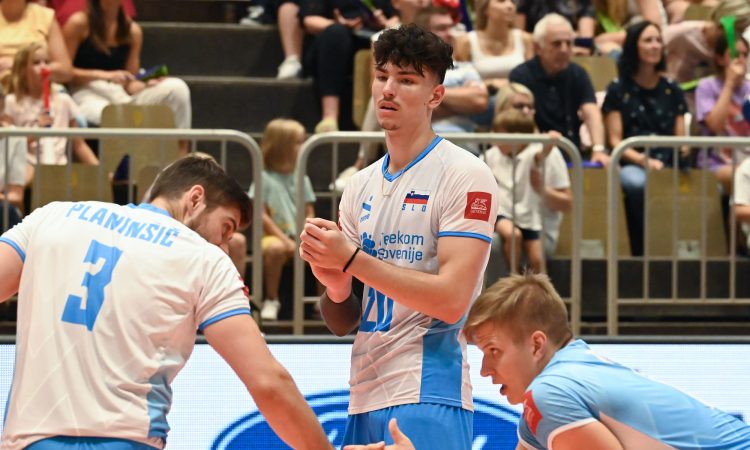 Odbojkarji po Poljakih v petih nizih boljši še od Italijanov