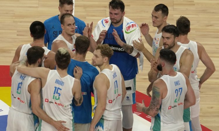 Slovenija naredila pomemben korak k četrtfinalu SP