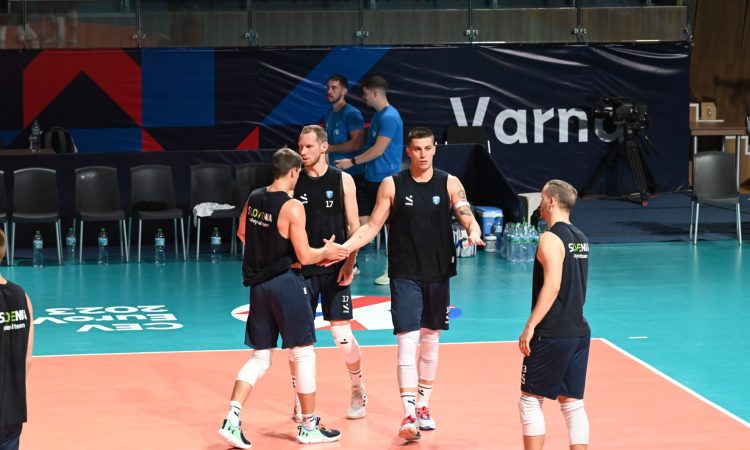 Slovenski odbojkarji pred prvo tekmo opozarjajo na nevarne Ukrajince