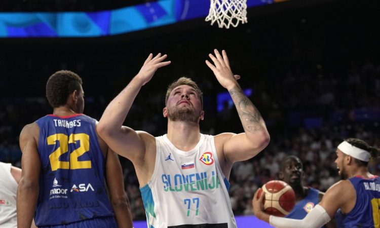 Slovenija suvereno do prvega mesta, v petek proti Avstraliji