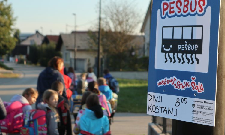 Program Aktivno v šolo za pot v šolo poziva k organizaciji Pešbusov ali Bicivlakov