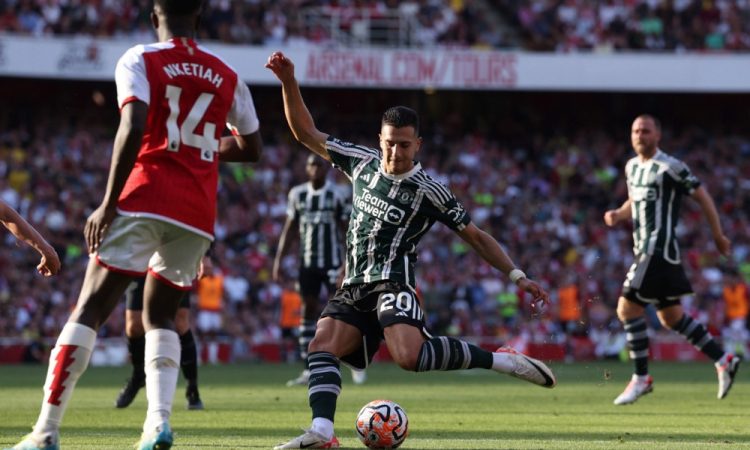 Arsenal v sodniškem dodatku do zmage nad Manchester Unitedom