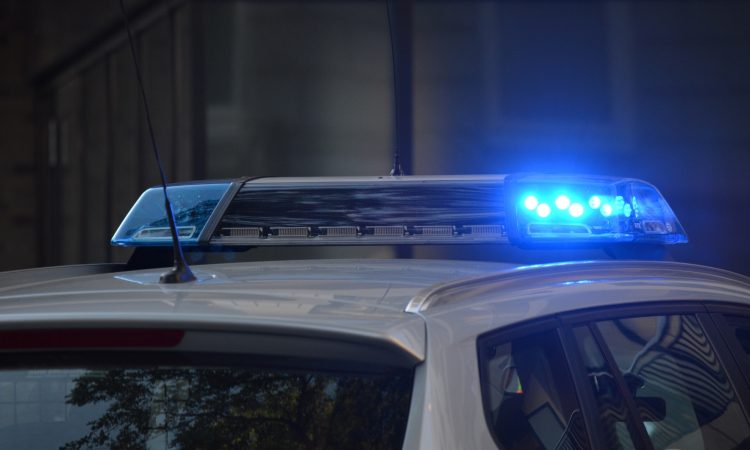 Delavca padla streha ter se pri tem huje poškodovala