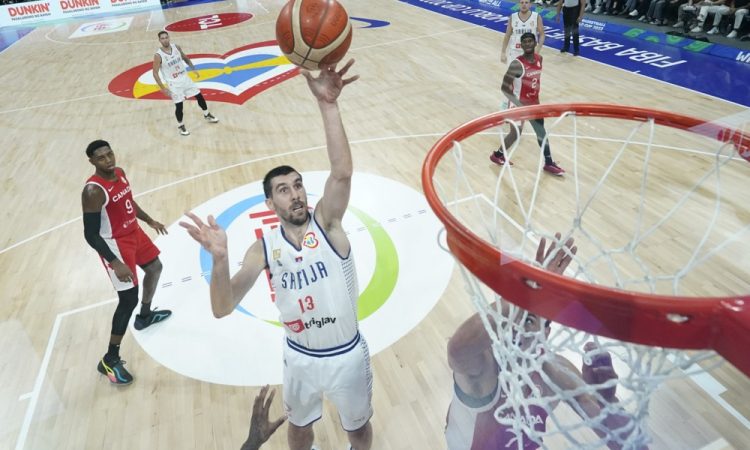 Srbija prvi finalist košarkarskega SP