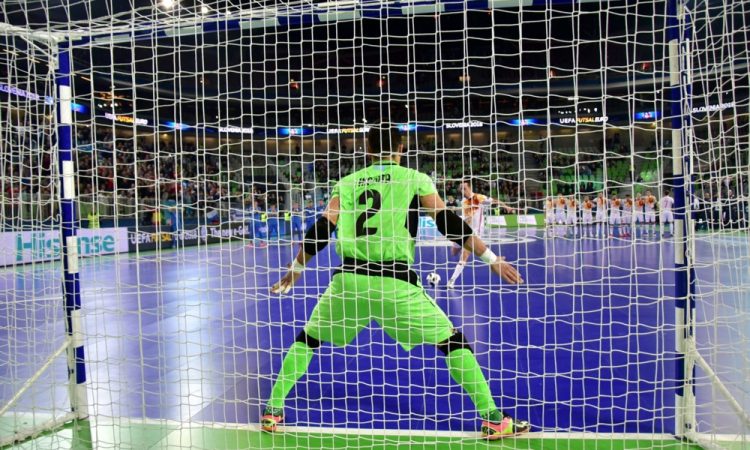Slovenski futsalski reprezentanti drevi s Španijo
