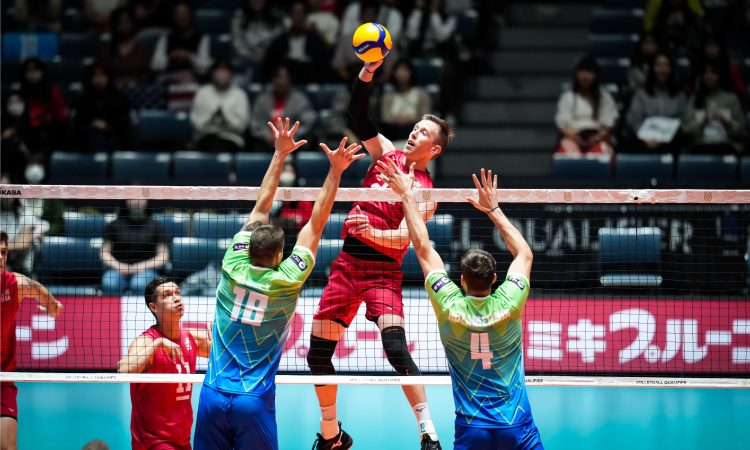 Slovenski odbojkarji v Tokiu prvič poraženi