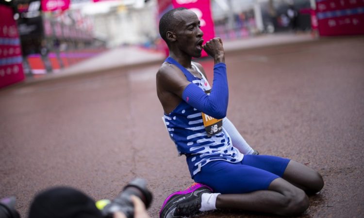 Kiptum v Chicagu postavil nov svetovni rekord v maratonu