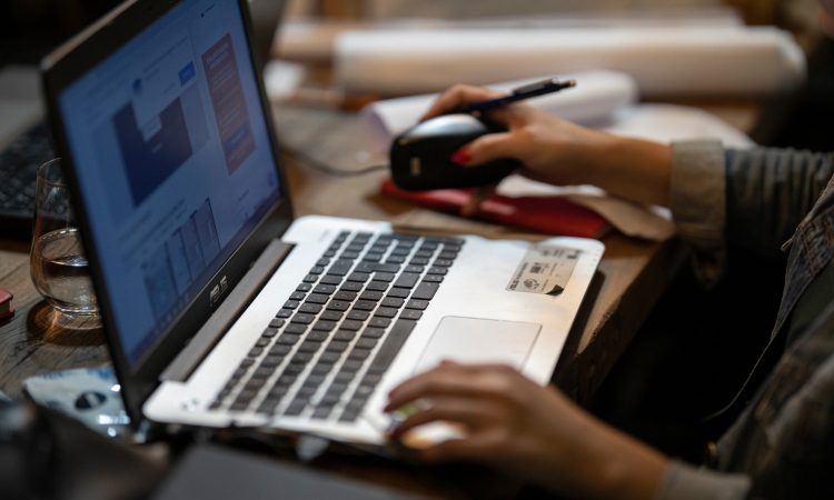 Vzpostavljenih prvih 62 informacijskih točk