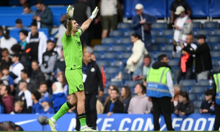 Aston Villa se drži vrha angleškega prvenstva