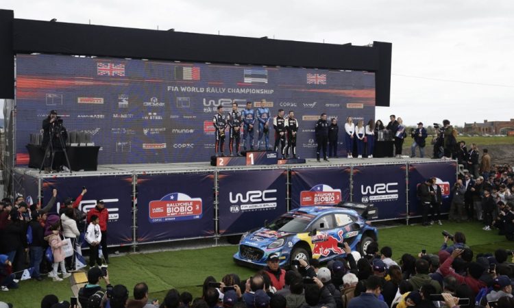 Neuville vodi, Rovanperä povsem blizu naslovu, Evans odstopil