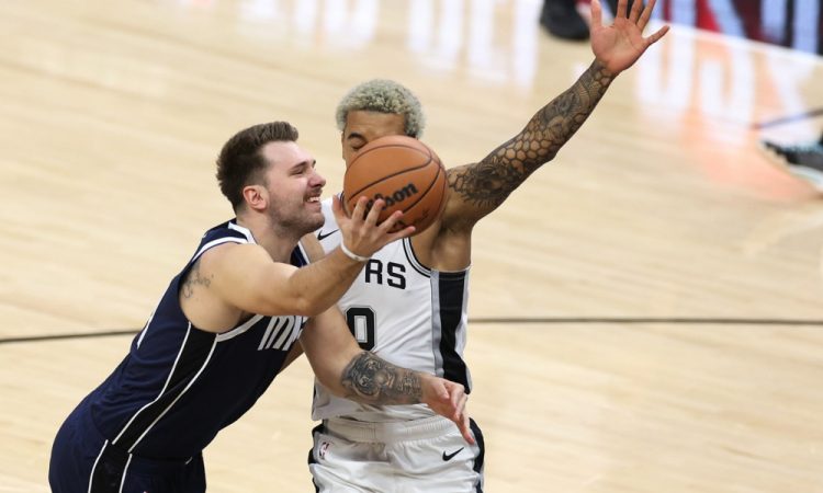 Dončić z odločilno trojko in 49 točkami popeljal Dallas do zmage