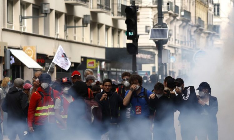 Tekma Marseille-Lyon prestavljena zaradi napada na Lyonov avtobus