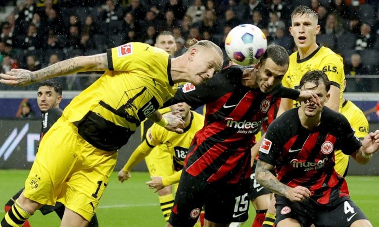 Dortmund le s točko iz Frankfurta