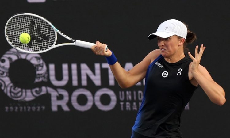Iga Swiatek ugnala Coco Gauff na finalnem turnirju WTA