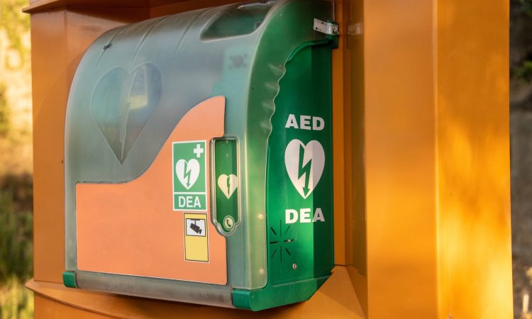 V Kranju letos postavili šest novih defibrilatorjev