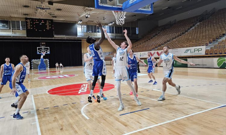 Košarkarji Ilirije so premagali Šentjur s 83:80