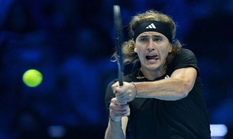 Zverev na zaključnem turnirju strl Alcaraza