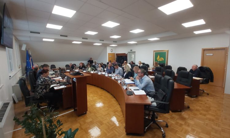 Svetniki v Šentjerneju konstruktivni na prvi seji po počitnicah 