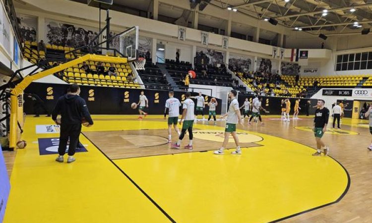Košarkarji Krke so v tekmi 10. kroga lige Aba izgubili v Splitu s 74:78