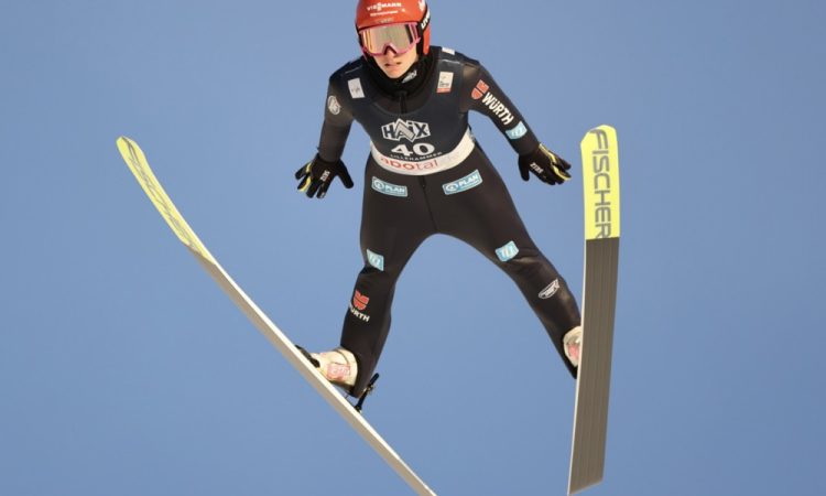 Spet trojna zmaga norveških kombinatork, Pavec 16.