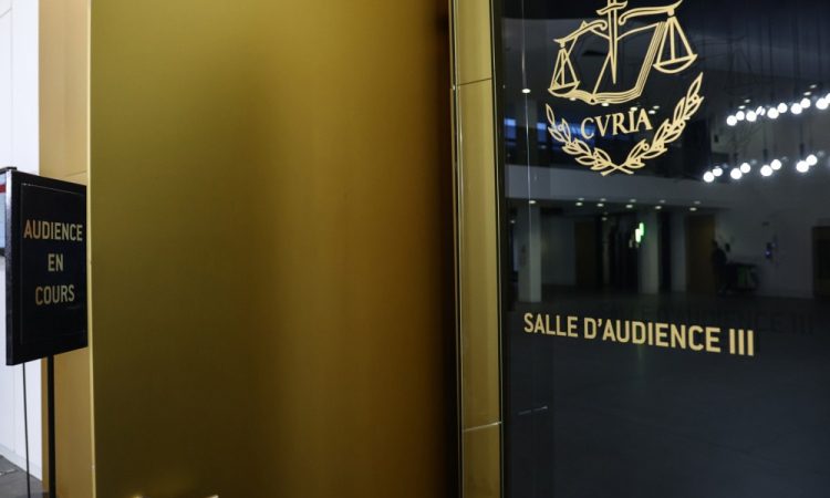Pravilo Uefe o domačih igralcih je morda v nasprotju z zakonodajo EU