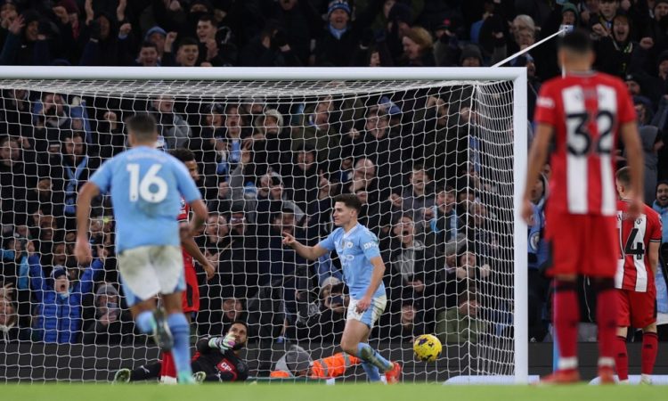 City po zmagi tretji, Aston Villa komaj preko Burnleyja
