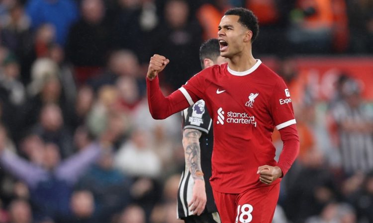 Liverpool ostaja vodilni v Angliji