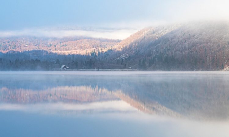 V občini Bohinj plaz odnesel tri alpiniste