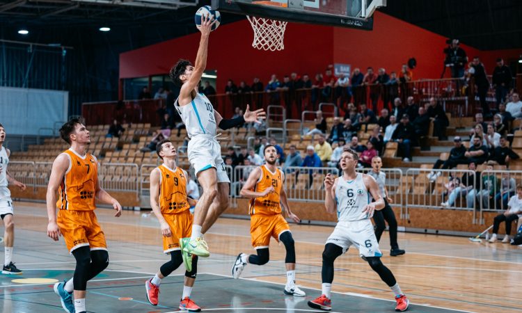  Košarkarji Kansaija Heliosa Domžal so premagali Terme Olimia Podčetrtek s 93:85
