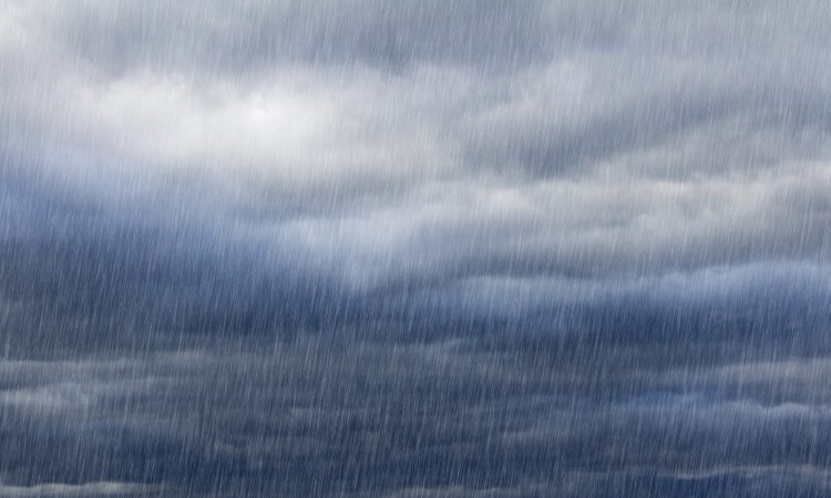 Vreme povzroča nekaj nevšečnosti po državi