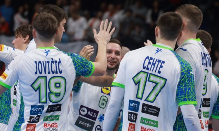 Slovenci po visoki zmagi proti Poljakom že skoraj v drugem delu