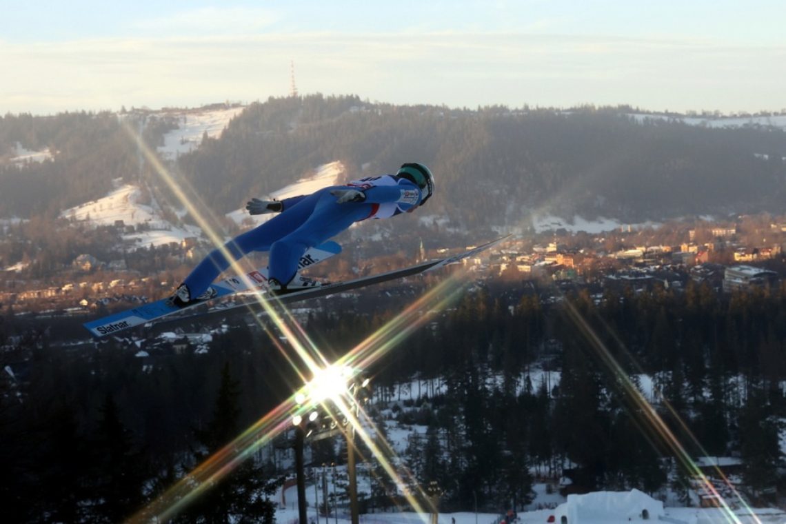 Peter Prevc deveti v Sapporu, zmagal vodilni v pokalu Kraft