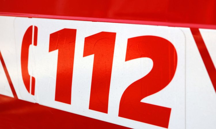 Nadaljujejo se pogajanja med stavkajočimi operaterji številke 112 in vladno stranjo