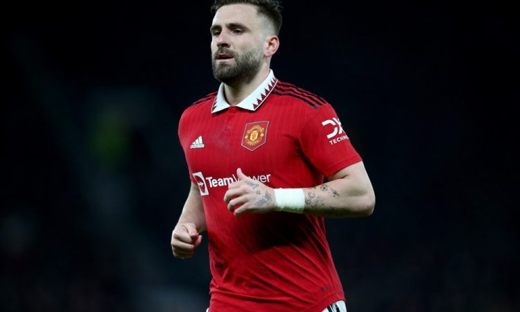 Manchester United več mesecev brez Luka Shawa