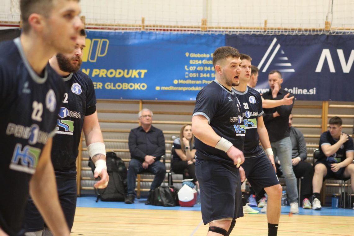  Rokometaši iz Dobove so premagali Sviš Ivančno Gorico s 33:31
