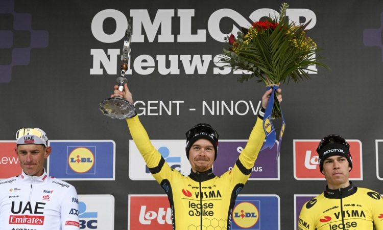 Tratnik zmagal na klasiki Omloop Het Nieuwsblad