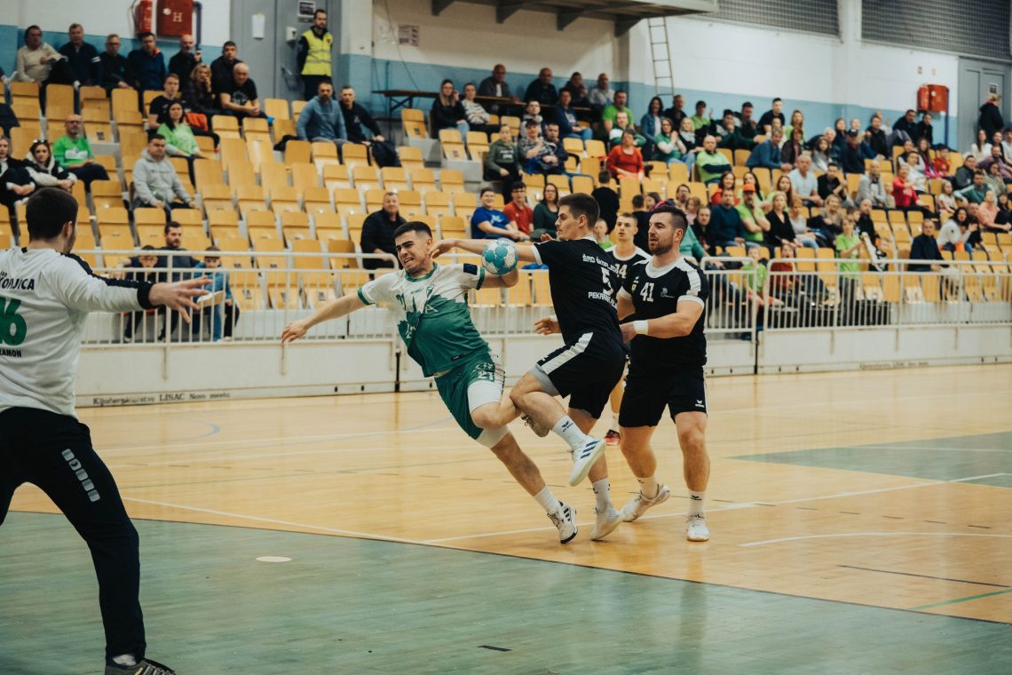 Rokometaši Krke so premagali Škofljico s 37:23