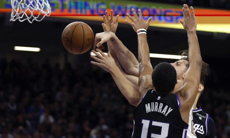 Sacramento v NBA izgubil doma in je sedaj izenačen z Dallasom