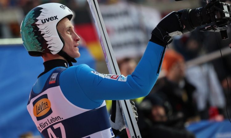 Prevc le 40. v kvalifikacijah Lahtija, na tekmi vse Slovenke