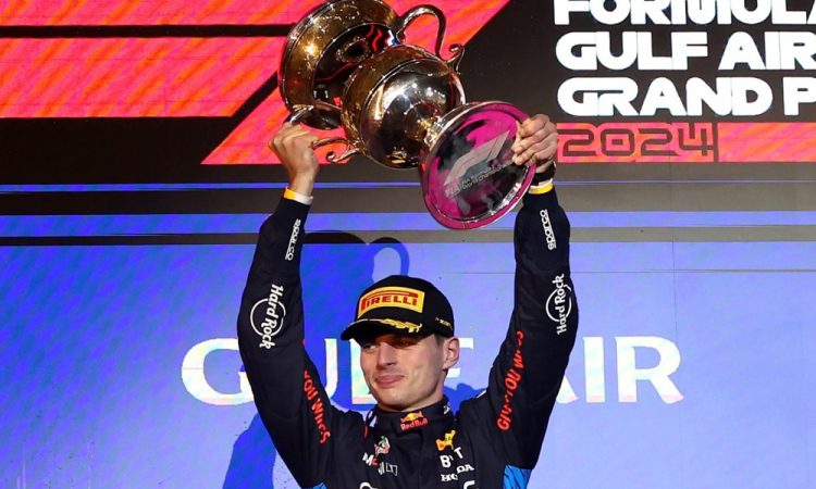 Verstappen nadaljeval, kjer je končal prejšnjo sezono - na vrhu
