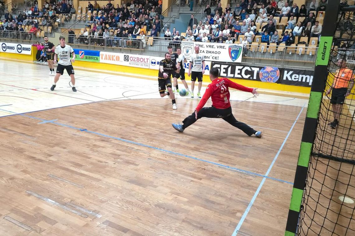 Rokometaši Gorenja Velenja so v gosteh premagali Riko Ribnico s 30:24 