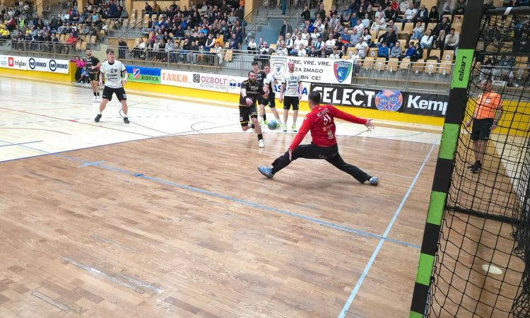Rokometaši Gorenja Velenja so v gosteh premagali Riko Ribnico s 30:24 