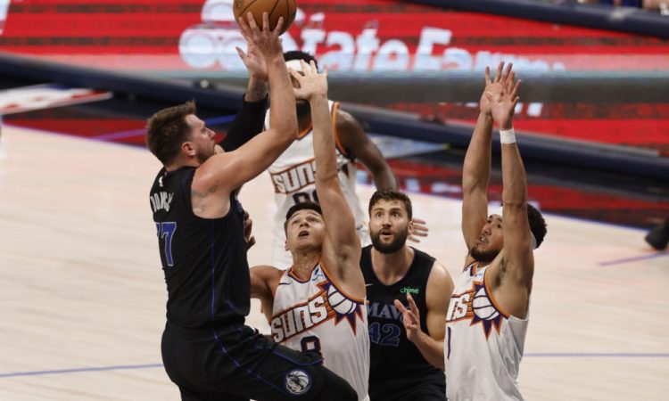 Dončićev nov trojni dvojček premalo za uspeh proti Philadelphii