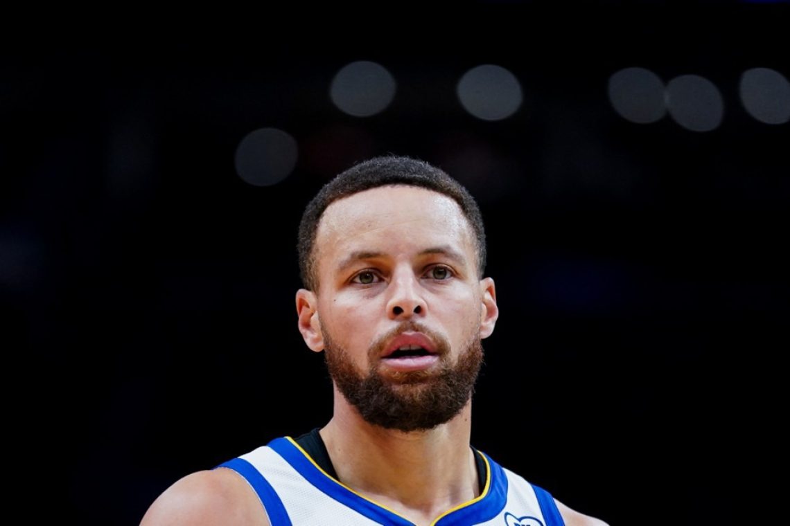 Curry začinil pester košarkarski večer v ligi NBA