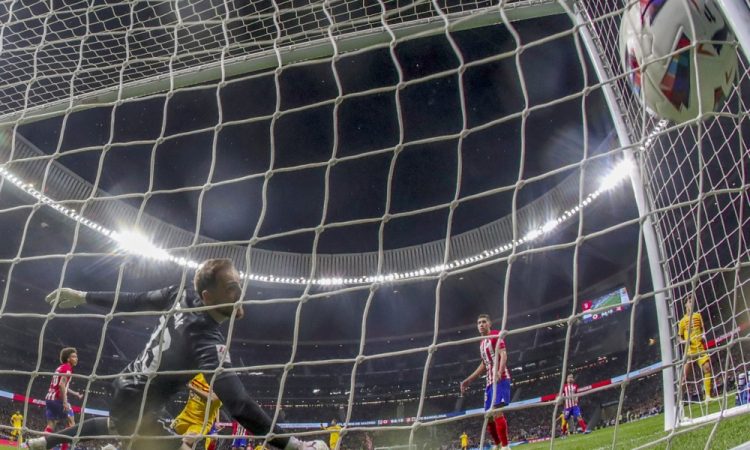 Barca premagala Oblakov Atletico in preskočila Girono, Almeria dosegla prvo zmago