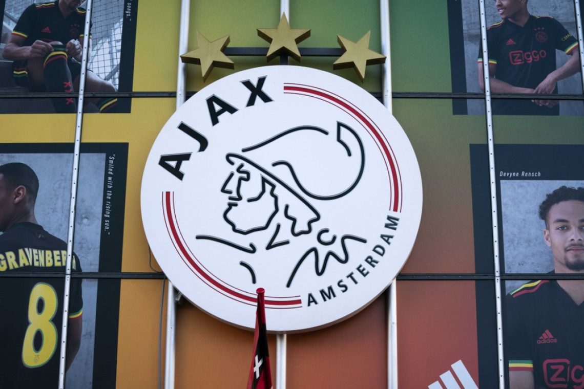 Ajaxov direktor suspendiran zaradi nakupa delnic kluba
