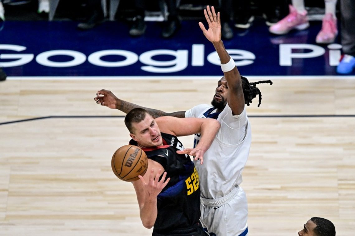 Minnesota v drugem krogu končnice povedla z 2:0, Knicks začeli z zmago proti Indiani