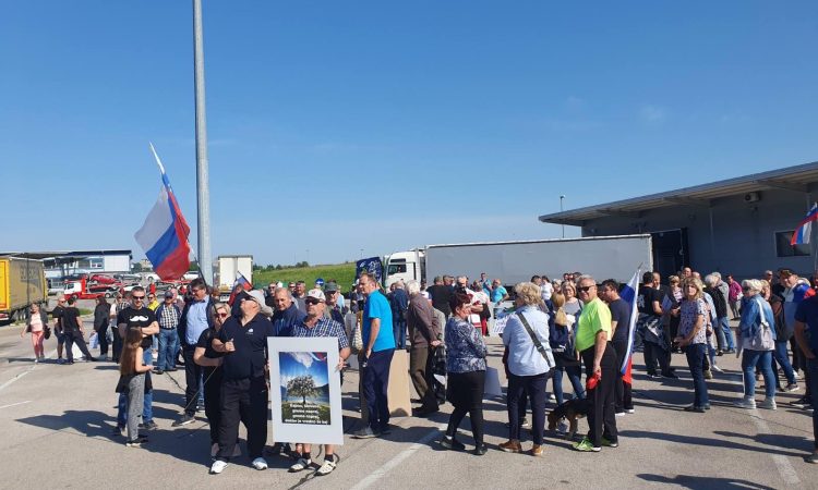 Na Obrežju znova protest proti načrtovanemu azilnemu domu
